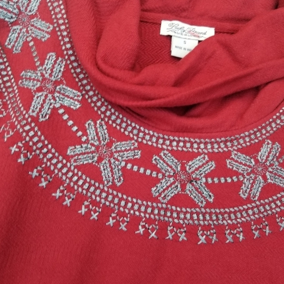 •SOLD• Lucky Brand red cowl neck sweatshirt silver embroidery crop sleeve S - Picture 2 of 4